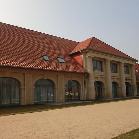 Remise & Westfluegel Schloss Stolpe Stolpe auf Usedom Luaran gambar