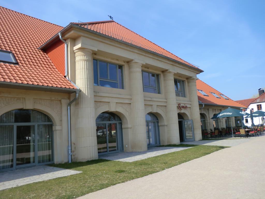 Remise & Westfluegel Schloss Stolpe Stolpe auf Usedom Luaran gambar