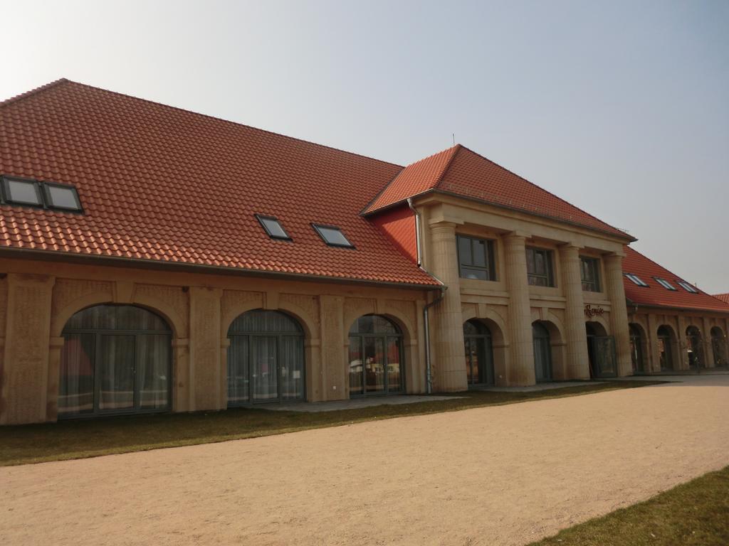 Remise & Westfluegel Schloss Stolpe Stolpe auf Usedom Luaran gambar